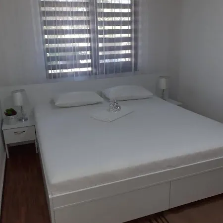 Daniela , Strada Rozelor Mangalia