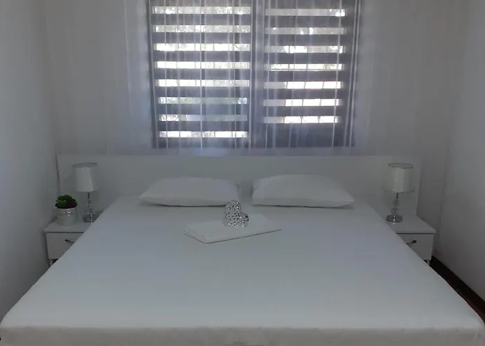 Apartman Daniela , Strada Rozelor